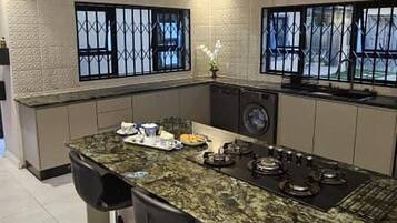 House, 4 Bedrooms, Accessible, Private Pool | Private kitchen