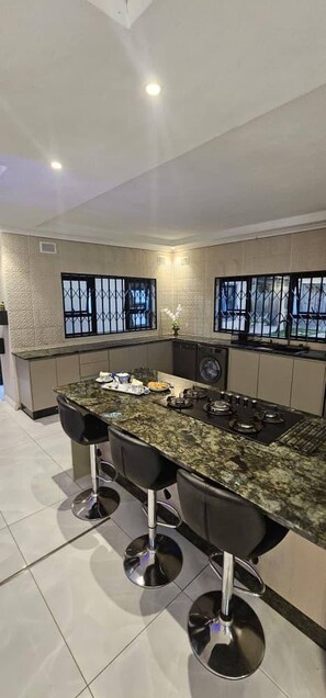 House, 4 Bedrooms, Accessible, Private Pool | Private kitchen