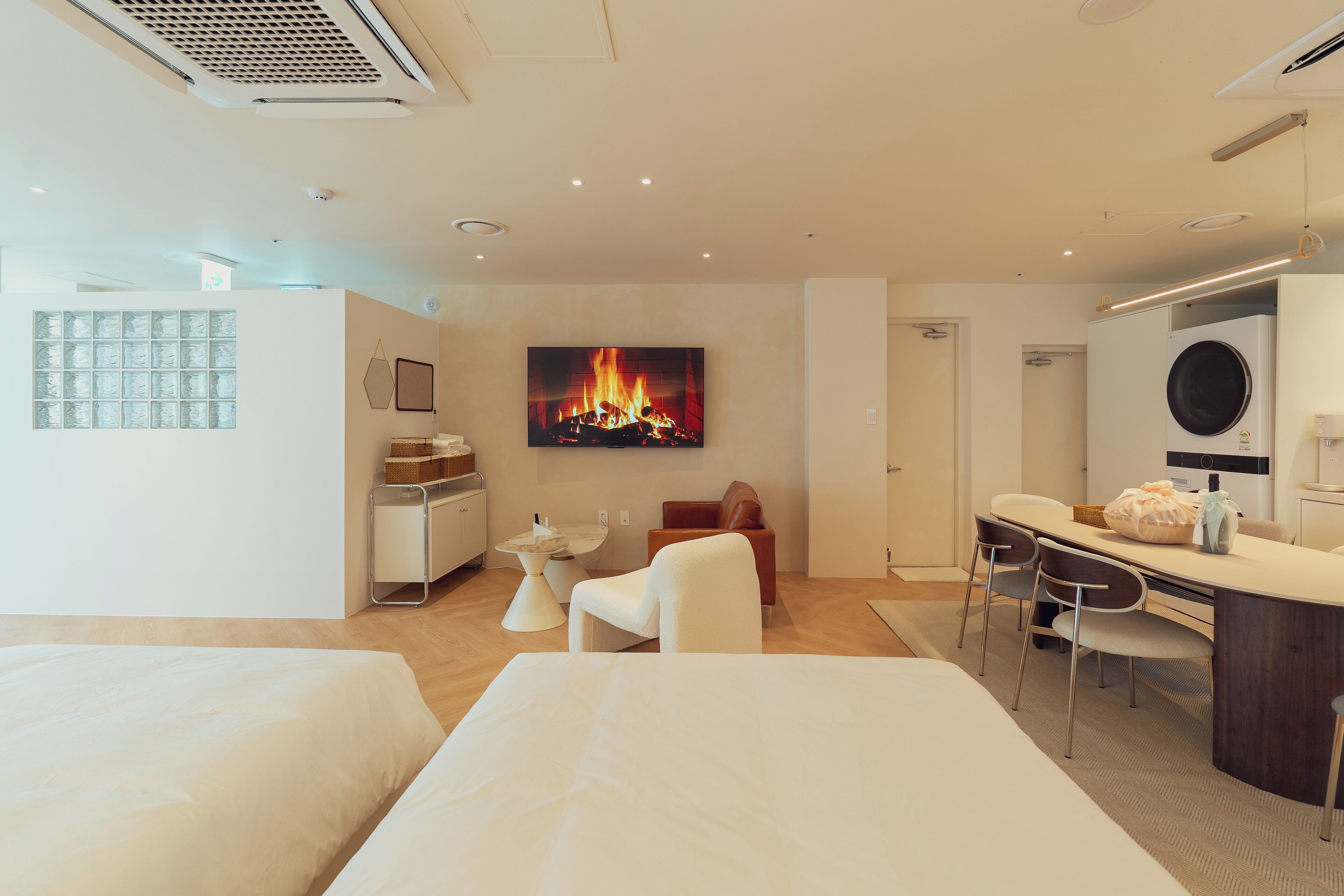 1 habitación, tabla de planchar con plancha, wifi y ropa de cama 