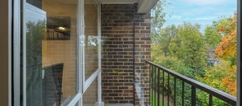 Modern 2 Bedroom Apt in Broadlands Court