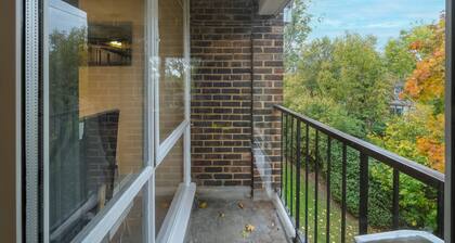 Modern 2 Bedroom Apt in Broadlands Court