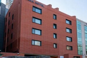 المنشأة من الخارج