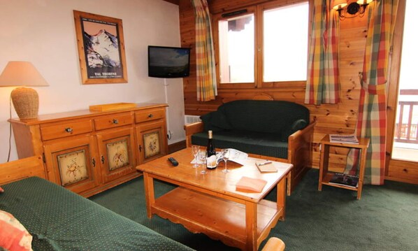 Living area - Apartment in Slalom Near Ski Slopes (Les Belleville)