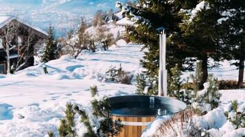 Tina de hidromasaje al aire libre