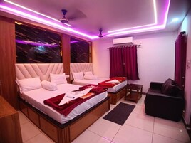 Super Deluxe Four Bed First Floor | Bed sheets