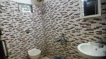 Deluxe Double Room Ground Floor | Bathroom