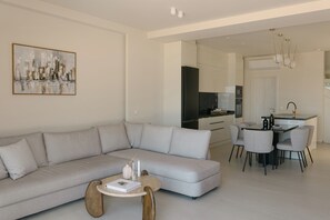 Smart TV, libros y estéreo 