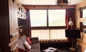 Living area - Cozy Studio for 3 People in Arc 1600, With Views of Mont Blanc and Close to the Slopes and Shops (Bourg-Saint-Maurice)