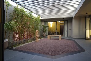 Basic Villa | Courtyard view