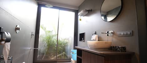 Basic Villa | Bathroom