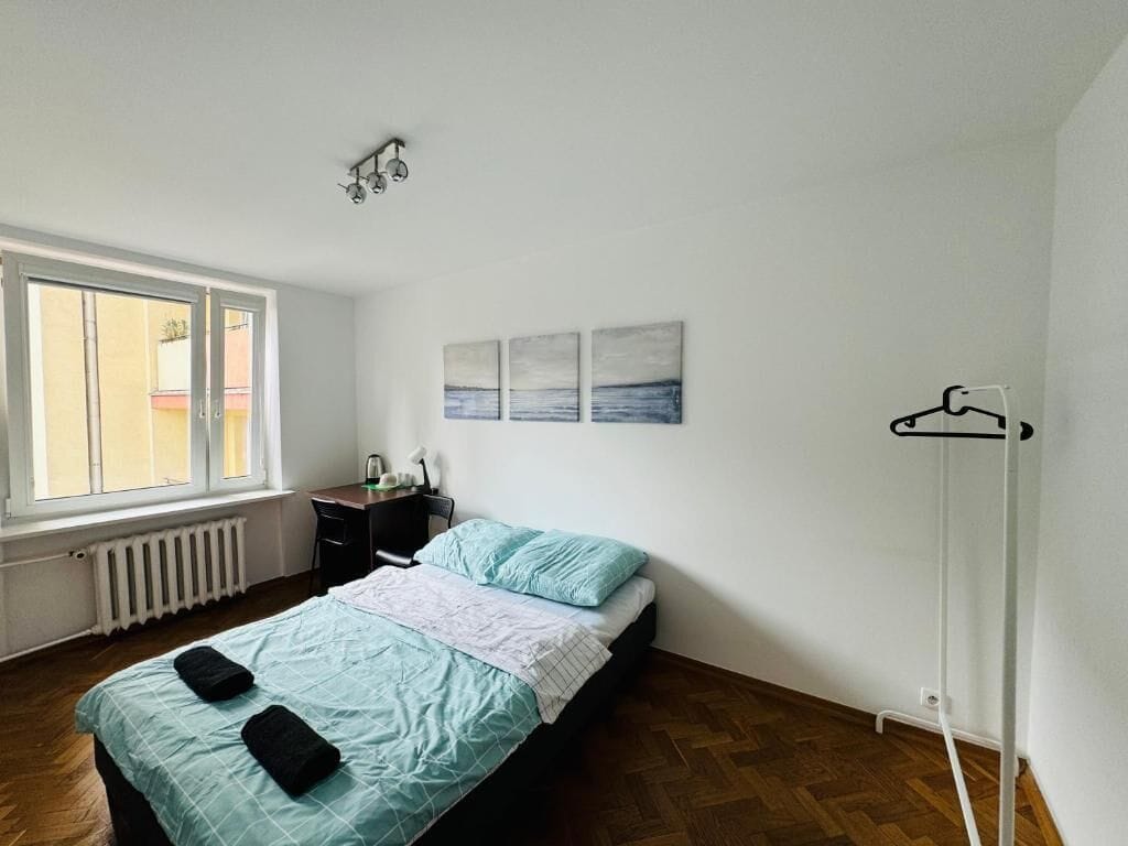 Habitación clásica, 1 cama matrimonial | Escritorio y espacio para trabajar con laptop 