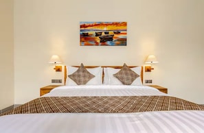 Villa, 2 Bedrooms, Patio, Pool View | Laptop workspace, blackout drapes, free WiFi