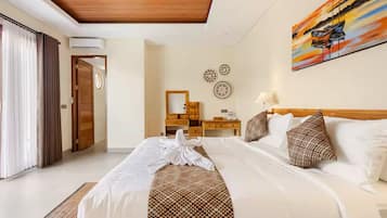 Villa, 2 habitaciones, patio, vistas a la piscina | Espacio para trabajar con un portátil, cortinas opacas, wifi gratis