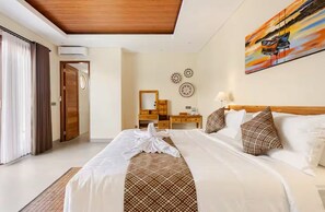 Vila, 2 kamar tidur, patio, pemandangan kolam renang | Ruang kerja ramah laptop, tirai kedap cahaya, dan Wi-Fi gratis