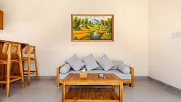 วิลล่า, 2 ห้องนอน, ลานระเบียง, วิวสระว่ายน้ำ | ลานระเบียง/นอกชาน