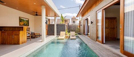 حمّام سباحة خارجي