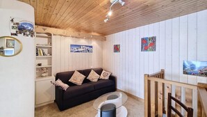 Living area - Apartment in Les Gets Near Ski Slopes (Les Gets)
