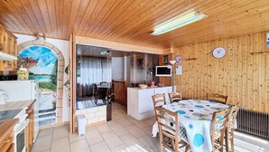 Dining - Apartment in Les Gets Near Ski Slopes (Les Gets)