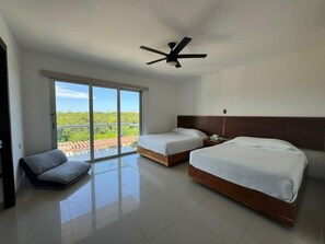 3 habitaciones y tabla de planchar con plancha 