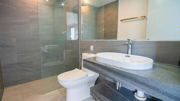 Apartment, Balcony | Bathroom