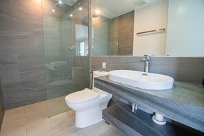 Căn hộ, ban công | Phòng tắm