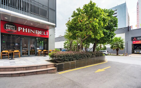 Exterior - The Heart of Saigon Soho Central (Ho Chi Minh)