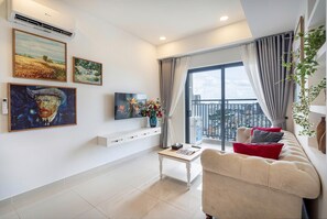 Apartment, 2 Bedrooms, Balcony, City View | Living area