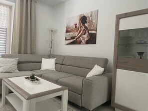 TV - Apartment 'Sonnenhöhe' with Spacious Terrace and Beautiful View (Greiz)