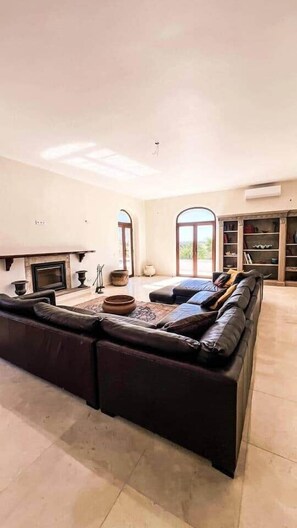 Televisión, chimenea