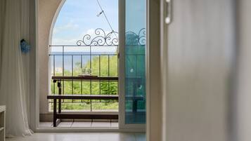 Basic Room, 1 Bedroom (Room 302) | 1 bedroom, free WiFi