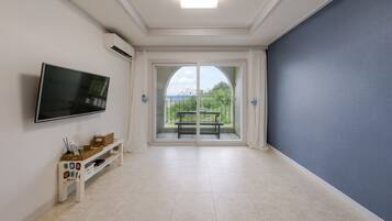 Basic Room, 1 Bedroom (Room 302) | 1 bedroom, WiFi (free)