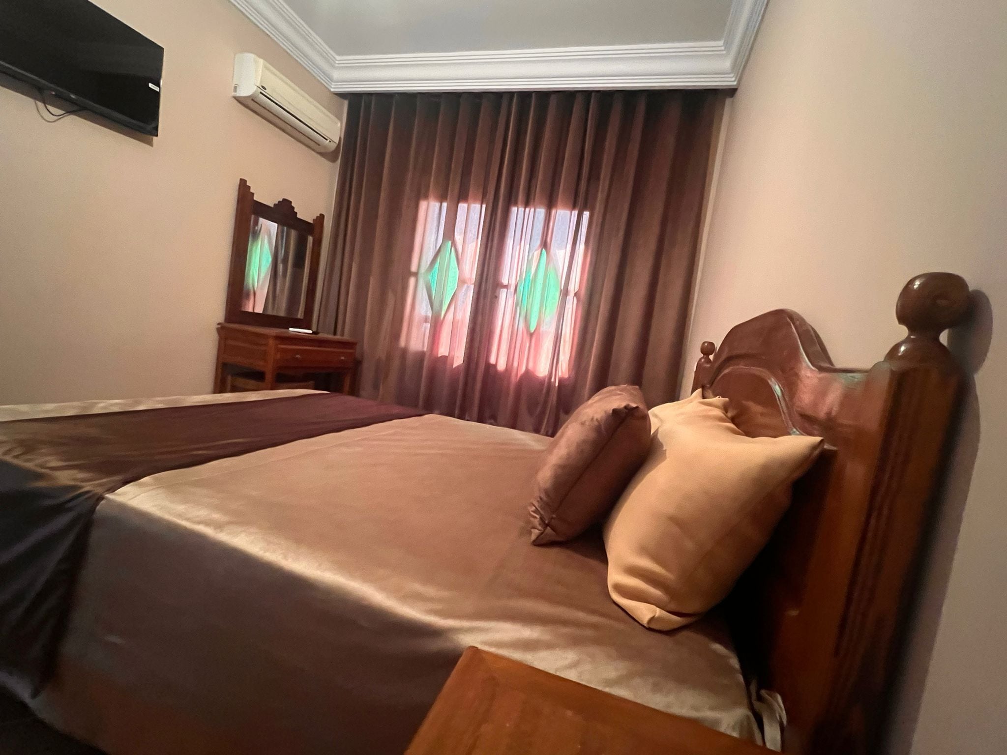 Classic Quadruple Room | Meja, ruang kerja komputer riba, Wi-fi percuma 