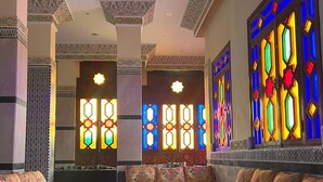 Lobby-lounge
