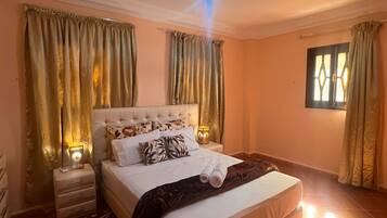 Escritorio, espacio para trabajar con un portátil, wifi gratis