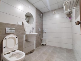 Ducha, artículos de tocador gratuitos, toallas, jabón