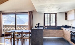 Frigorífico, microondas, horno y cafetera o tetera