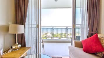 Condo, 2 Bedrooms, Accessible, Balcony | Living room