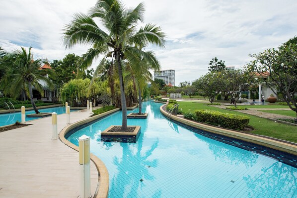 شقة - غرفتا نوم - تجهيزات لذوي الاحتياجات الخاصة - بشرفة | حمام سباحة | حمّام سباحة خارجي