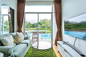 Condo, 1 Bedroom, Accessible, Pool View | Living area