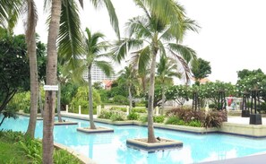 Appart'hôtel, 2 chambres, accessible aux personnes à mobilité réduite, balcon | Piscine | Piscine extérieure