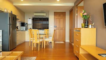 Apartment, 1 Bedroom, Accessible, Balcony | Private kitchen