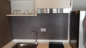 Apartment, Balcony, Mountain View | Private kitchenette