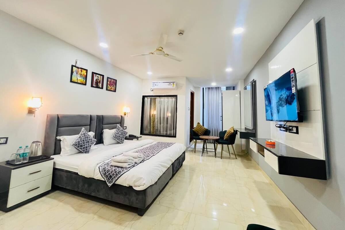 Deluxe Double Room | Iron/ironing board, WiFi (free)