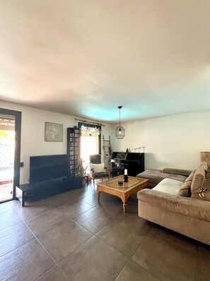 Télévision, table de tennis de table