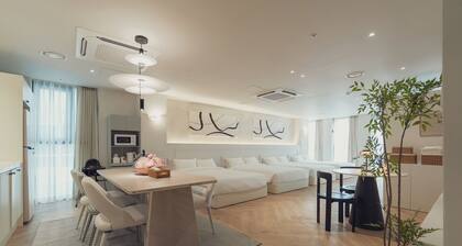 Verona. 1min Olive young, 5mins Myeongdong, Shopping, Market, Restaurant, Suite