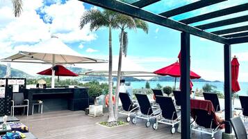 Apartemen, akses difabel, balkon | Bar (di properti)