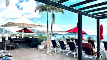 Appartamento, camere multiple, accessibile ai disabili, balcone | Bar (in loco)