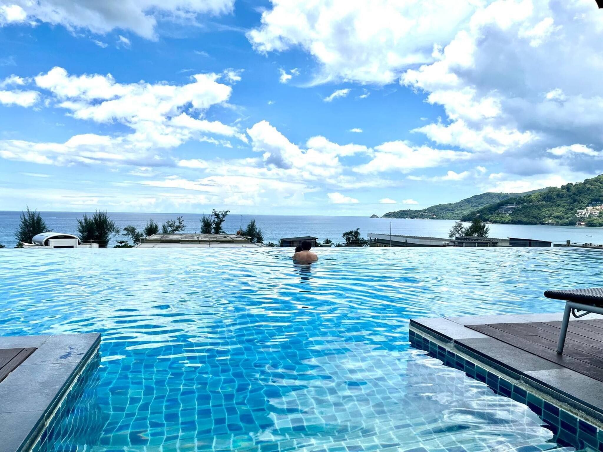 Appartement, plusieurs chambres, accessible aux personnes à mobilité réduite, balcon | Piscine | Piscine extérieure