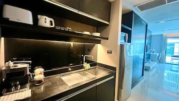 Apartment, Multiple Bedrooms, Accessible, Balcony | Private kitchen
