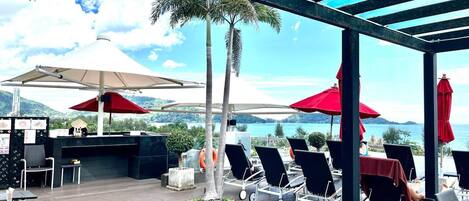 Apartment, Multiple Bedrooms, Accessible, Balcony | Bar (on property)